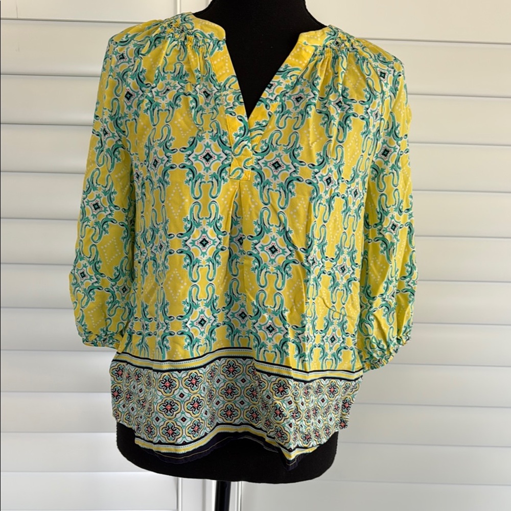 Crown & Ivy Yellow and Blue Patterned Women's Top sz Xs